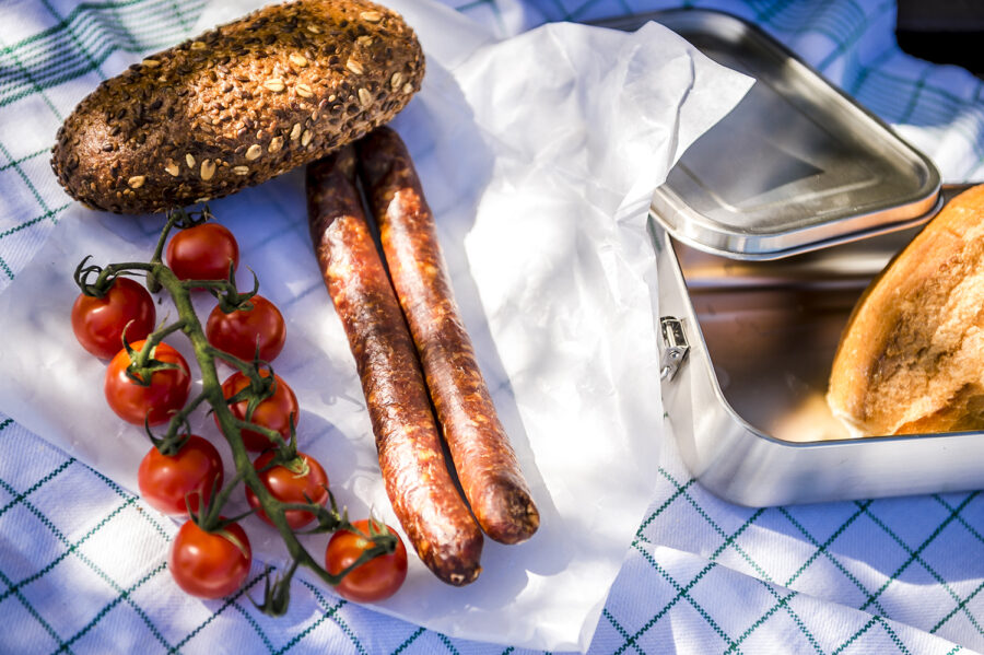 Picknick mit Rohessern aus der Hofmetzgerei