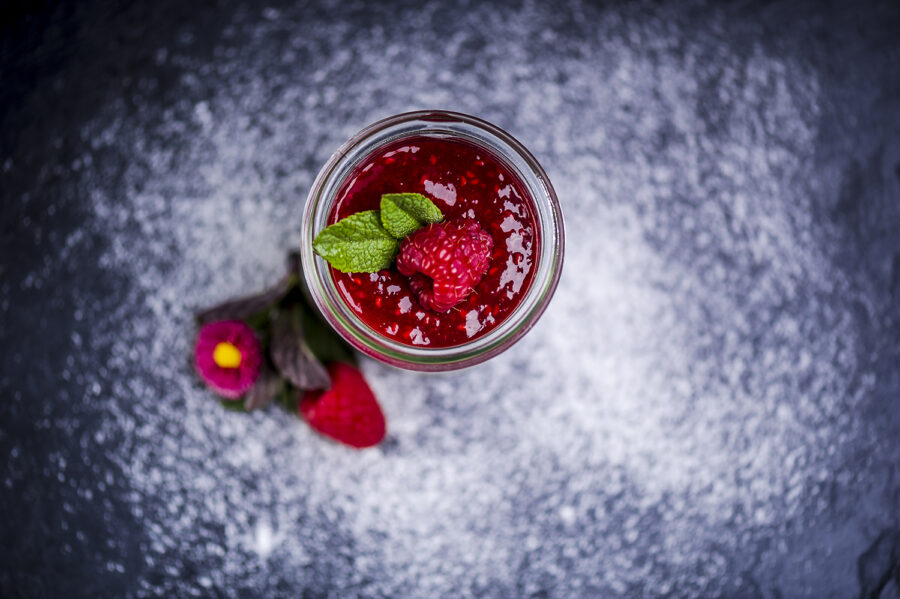 Himbeer Pannacotta im Gläschen für das Buffet