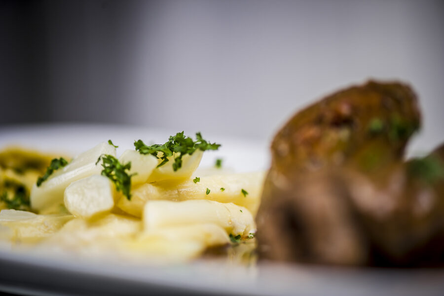 Rinder Roulade mit hofgemachten Spätzle und Spargel