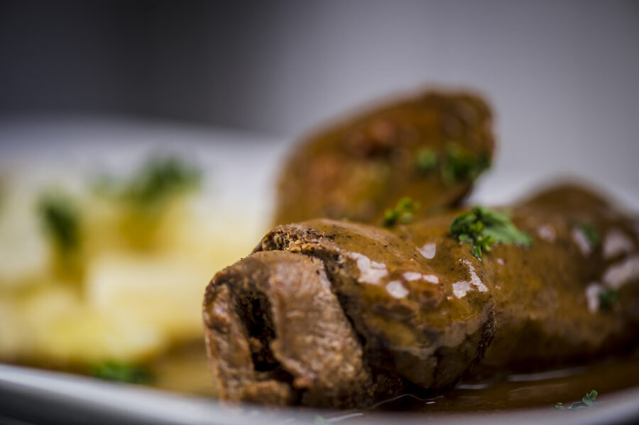 Rinder Roulade mit hofgemachten Spätzle und Spargel
