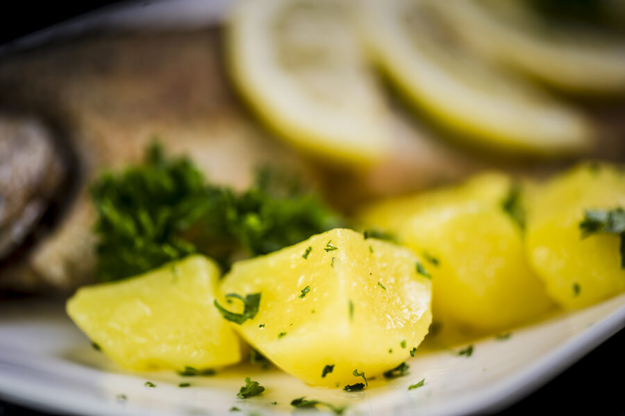 Detailbild Kartoffeln auf angerichtetem Teller