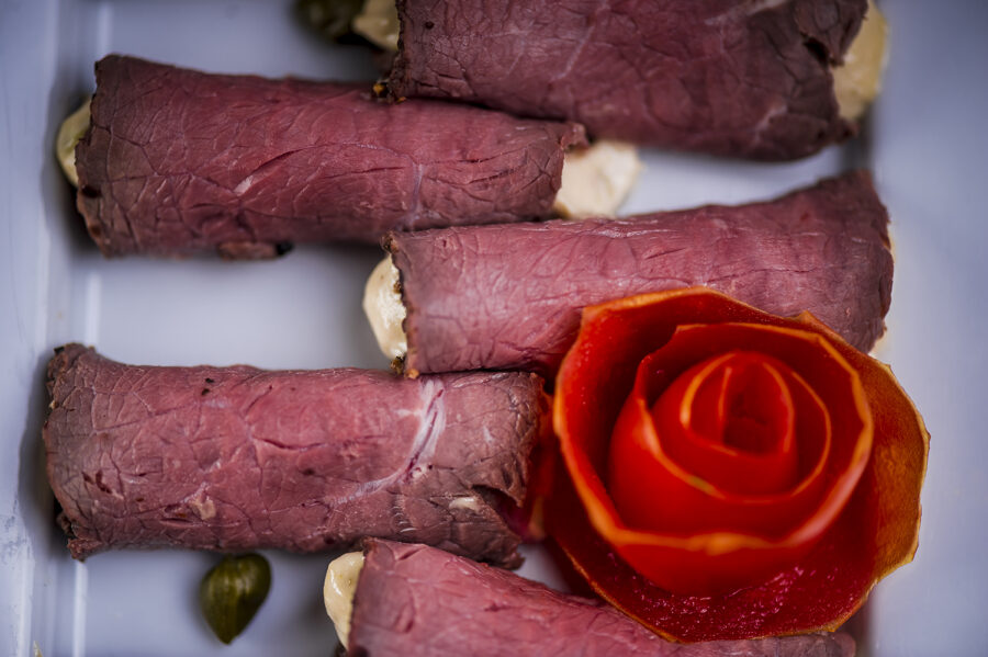 Vitello Tonnato Röllchen für das Buffet