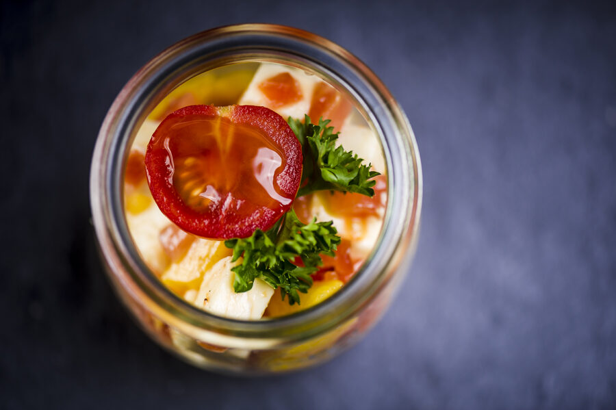 Tomate Mozzarella im Gläschen für das Buffet