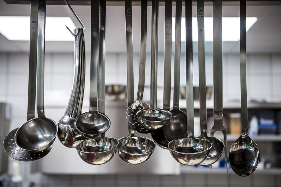 Suppenkellen und Schöpflöffel - Arbeitsmaterialien in der Küche
