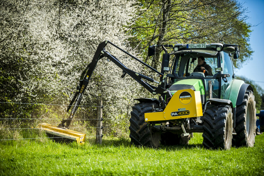Zaunpflege mit dem Armmulcher